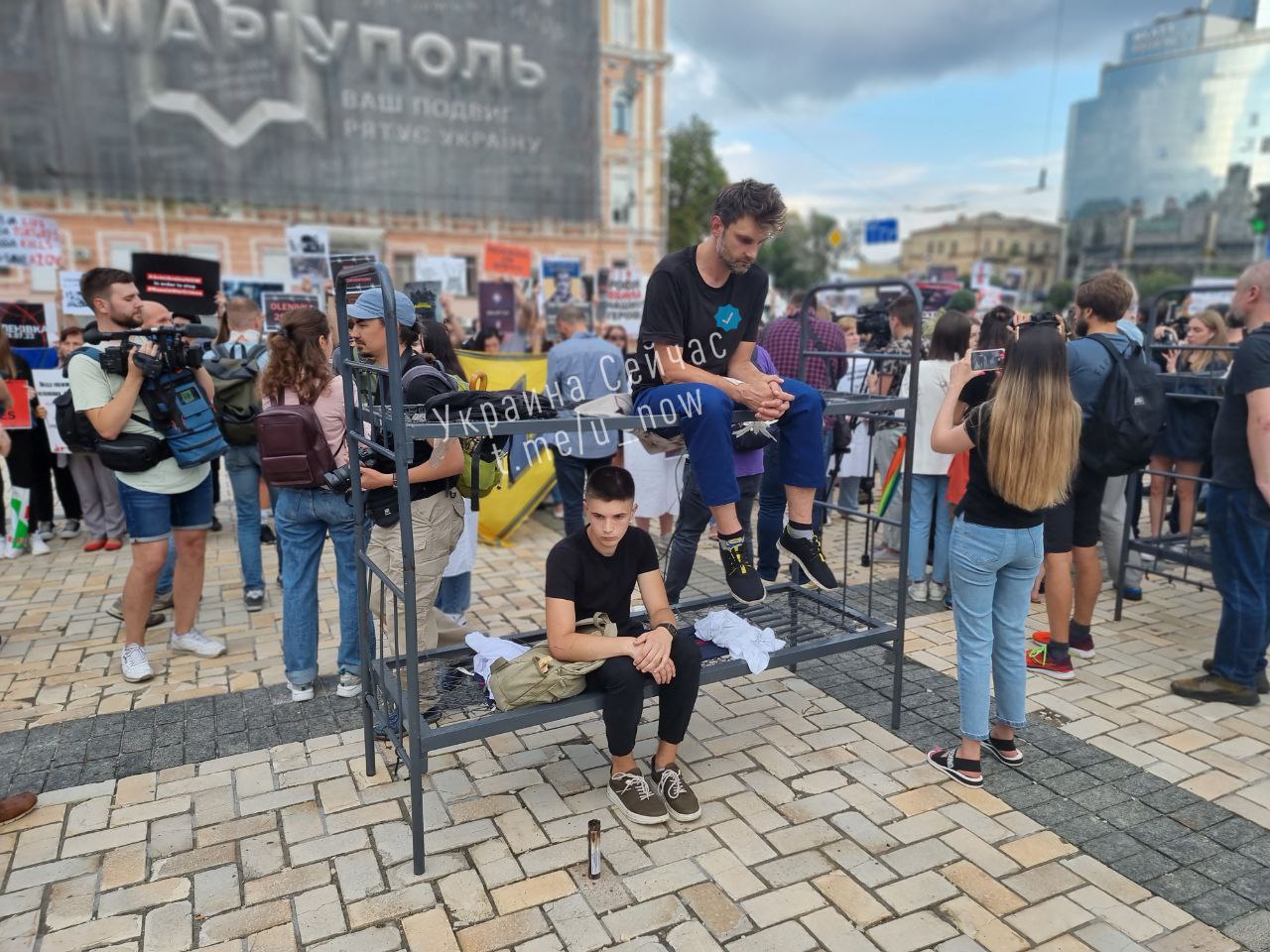 На Софийской площади в Киеве прошла акция протеста - «Еленовка - новый Освенцим», инициированная родственниками пленных защитников «Азовстали» 