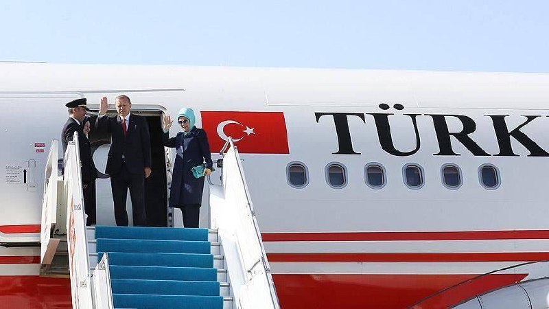 Тем временем президент Турции Эрдоган прибыл в Сочи, где состоятся его переговоры с путиным