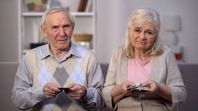 Около 300 тысяч украинцев не получат пенсии в августе