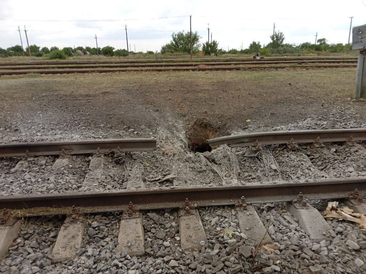 Сообщается, что в Токмакском районе в Запорожской области партизаны повредили железнодорожный путь
