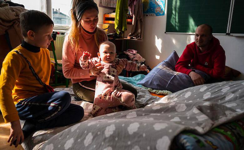 В Украине планируют вдвое увеличить сумму компенсации семьям, приютившим переселенцев в осенне-зимний период