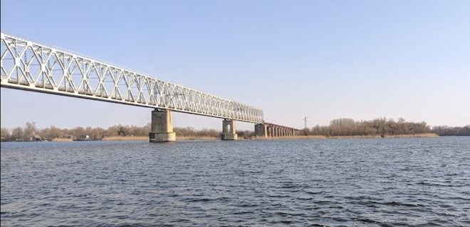 ВСУ ночью ударили по Антоновскому и Каховскому мостам