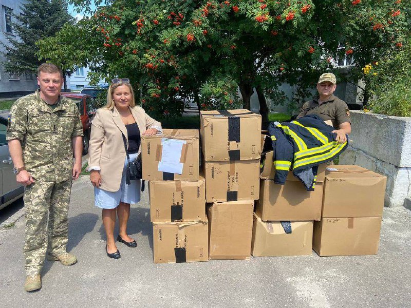 «Украинская команда» передала военным скорые
