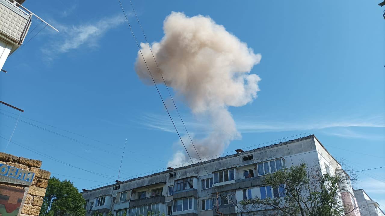 Во временно оккупированном Крыму, В Новофедоровке горит, предварительно, военный аэродром оккупантов