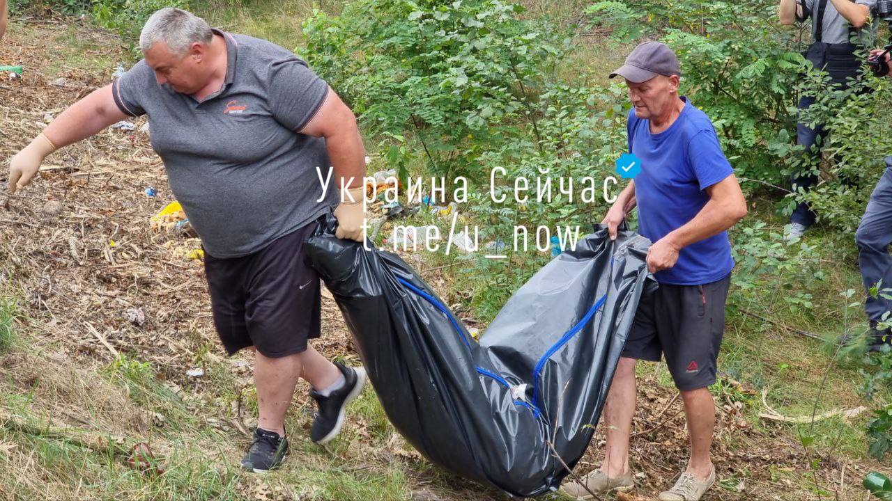 «Два тела забрали волонтеры сразу, а третье не нашли»: в Киевской области эксгумировали еще одно тело убитого гражданского 