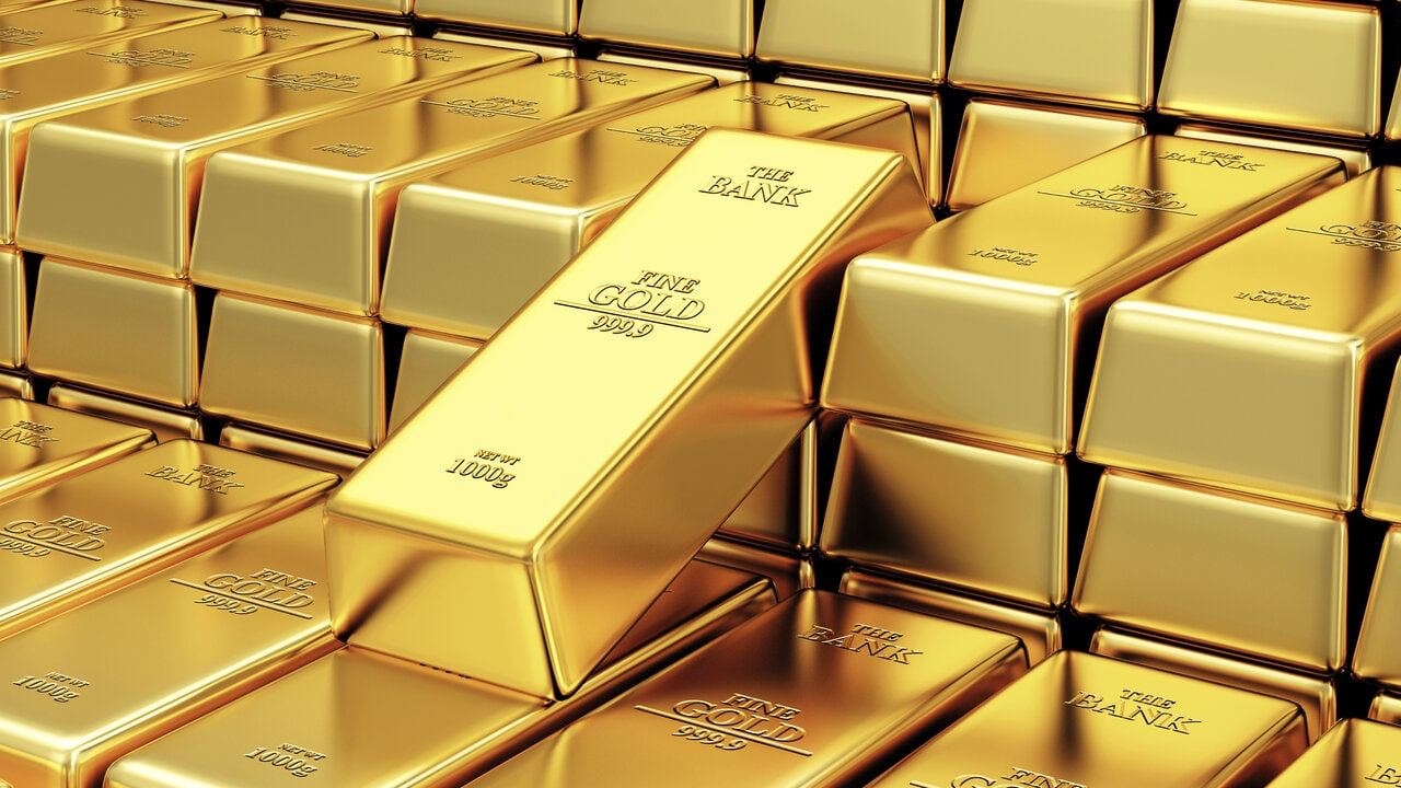 Украинцам разрешили покупать в банках золото, серебро и платину