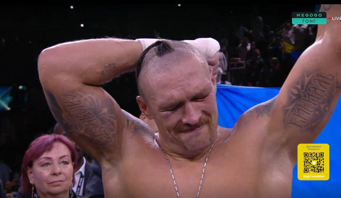 Усик успешно защитил статус чемпиона мира в супертяжелом весе!
