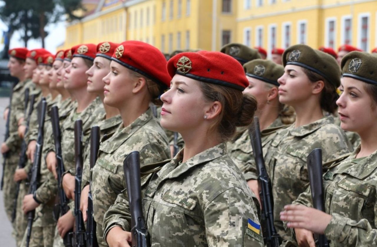 В Украине создают реестр женщин-военнообязанных с 1 января