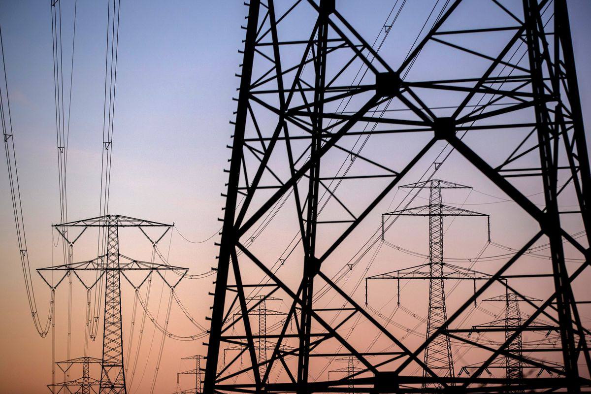 🔌  Базова ціна на електроенергію в Європі підскочила більш ніж на 25%, і вперше в історії перевищила у 700 євро за МВт-год, повідомляє Bloomberg