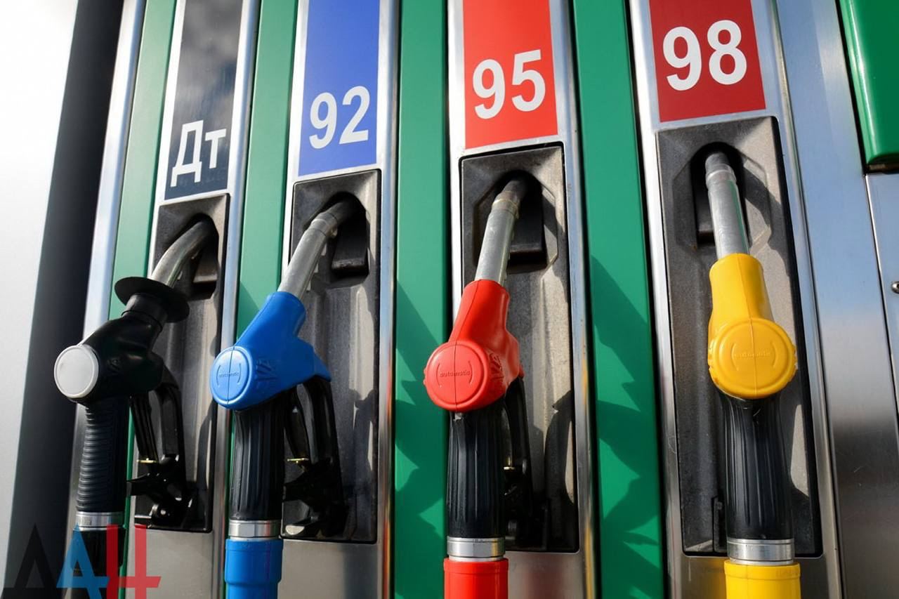 Возвращение акциза на топливо запустит новый виток инфляции и ударит по военным и аграриям, предупреждает экономист
