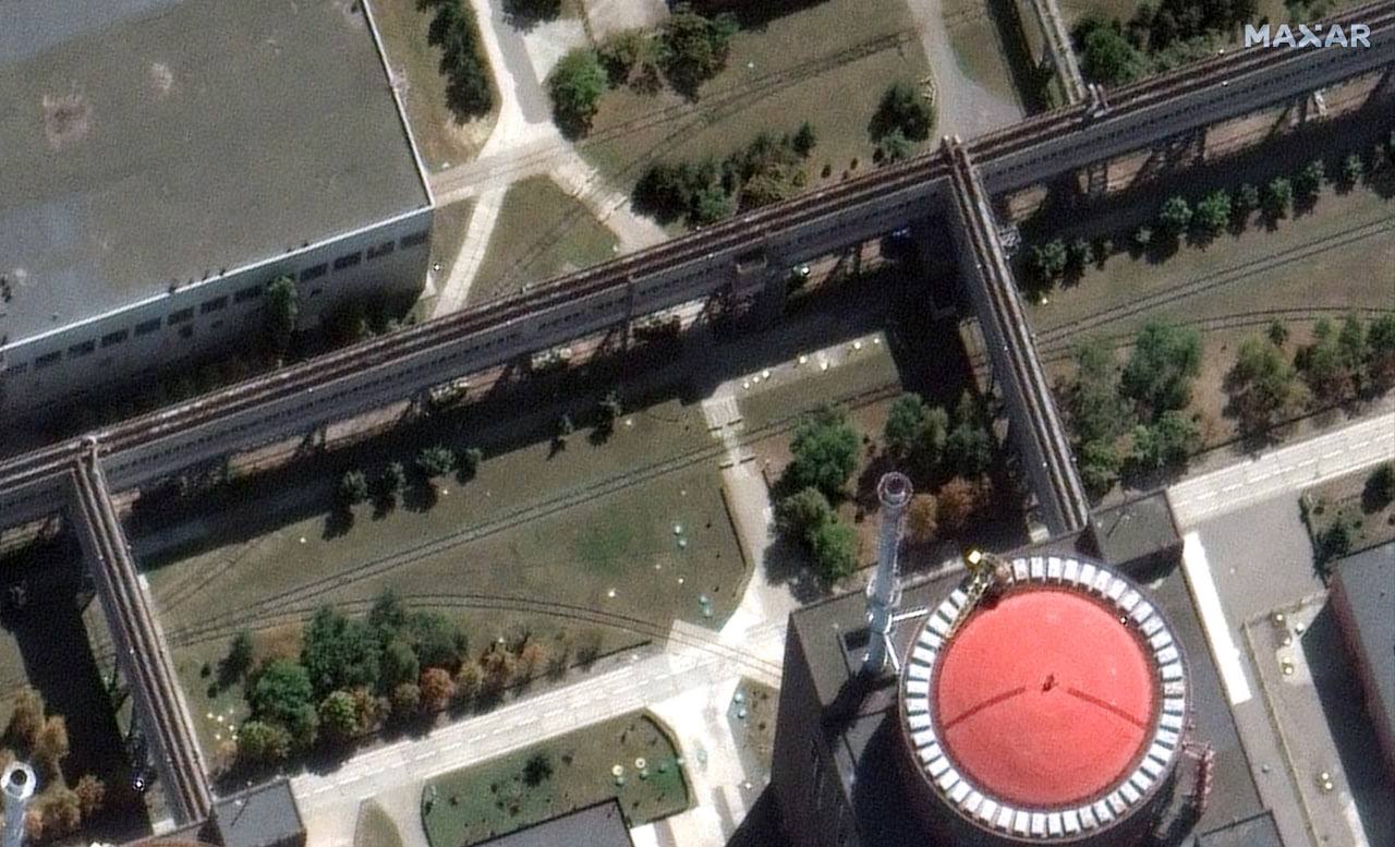 Спутниковые снимки Запорожской АЭС опубликовал