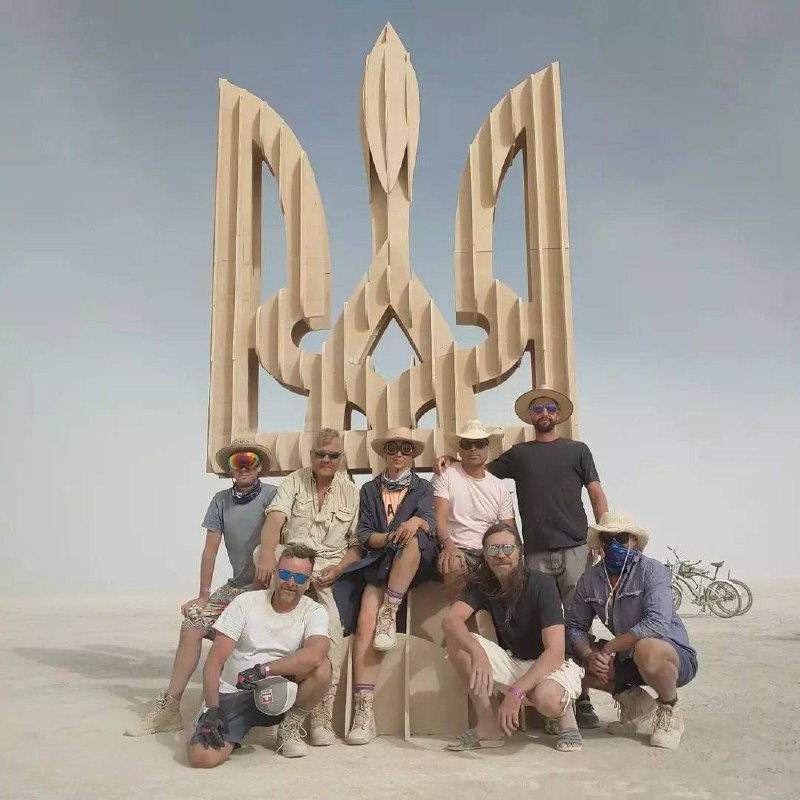 На Burning Man 2022 появилась инсталляция-Тризуб в поддержку Украины
