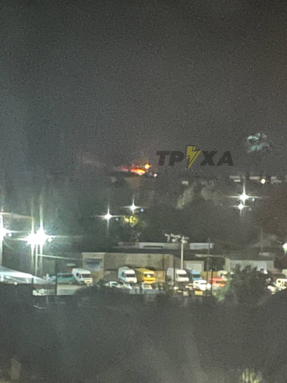 База россиян и склад БК в Мелитополе взлетели на воздух этой ночью 🔥