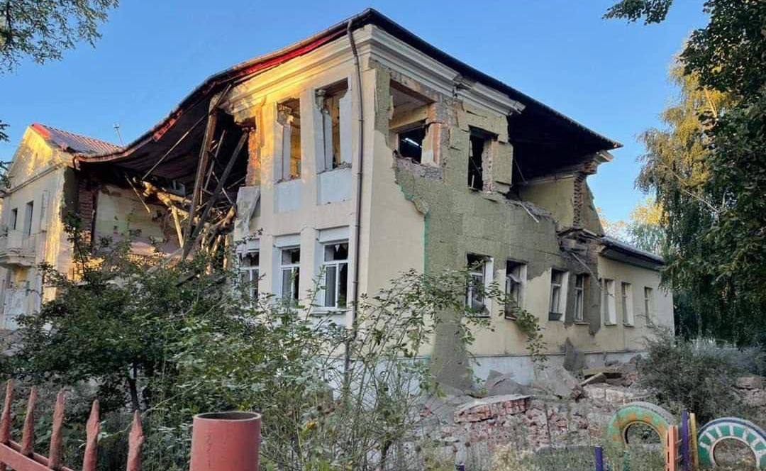 Россияне обстреляли детский сад в Славянске этой ночью 🤬 