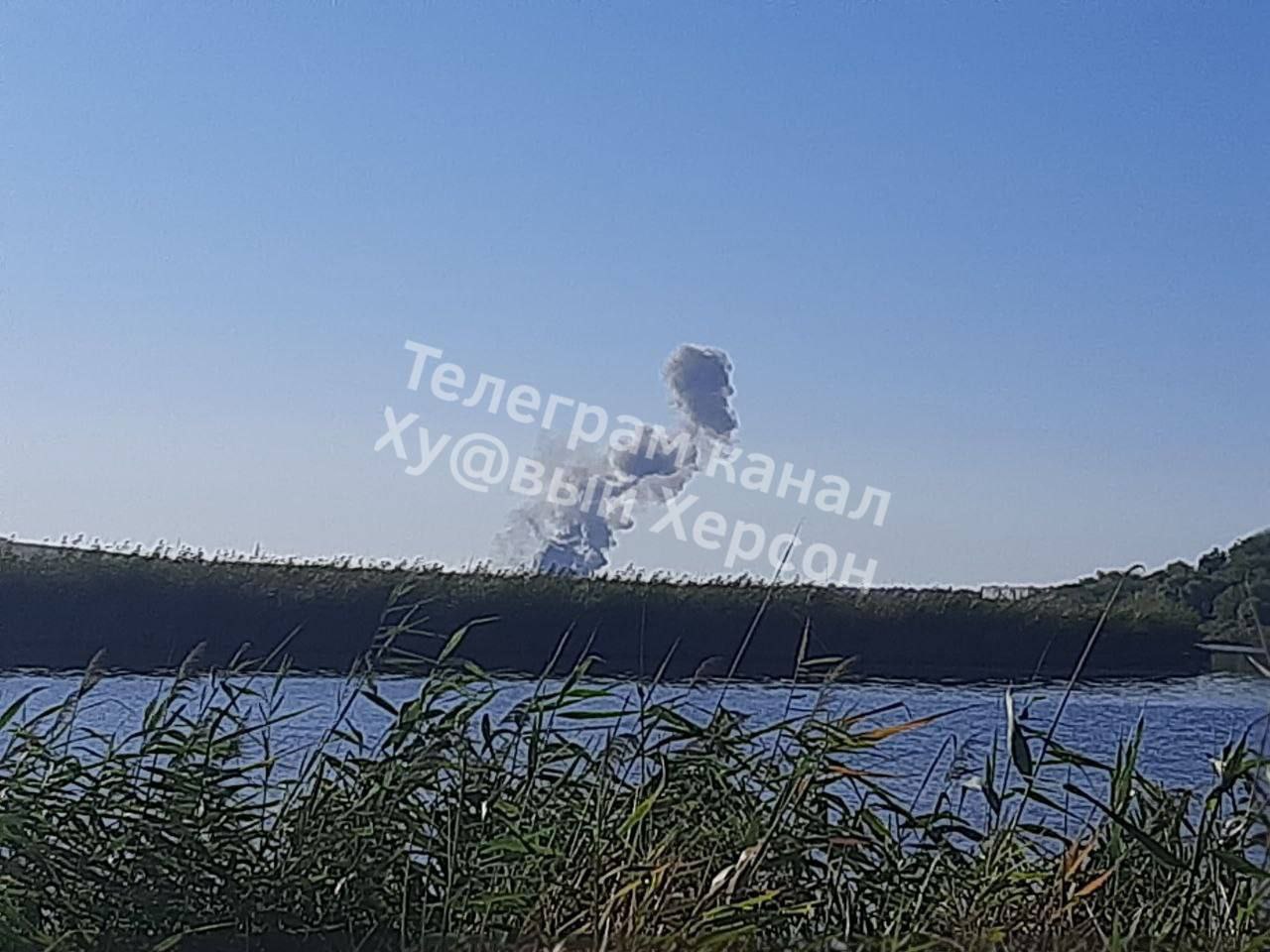 Сообщают о взрывах в Херсоне в районе Дарьевского моста