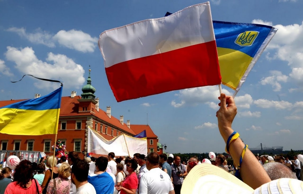 Польша отказалась от налога для украинских беженцев
