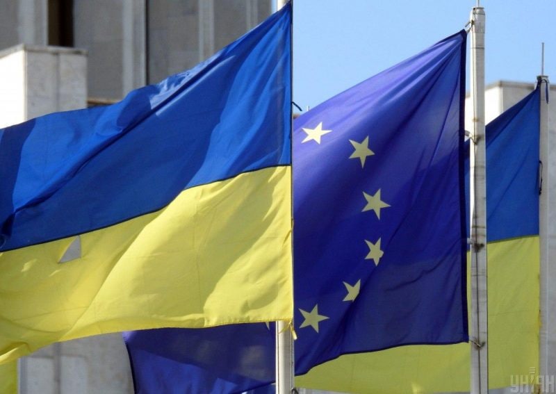 ЕС и Украина подписали документ о выделении Украине помощи на сумму €500 млн, - сообщил на пресс-конференции официальный представитель Еврокомиссии Эрик Мамер