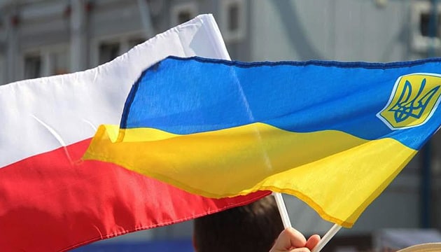 Польша отказалась от налога для украинских беженцев, - пишет польское издание Money,pl