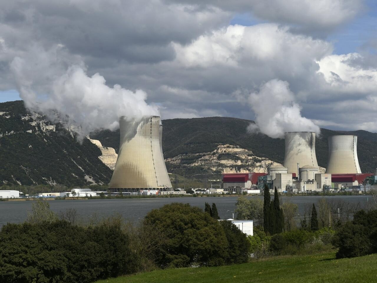 🇫🇷 У Франції збираються перезапустити ядерні реактори