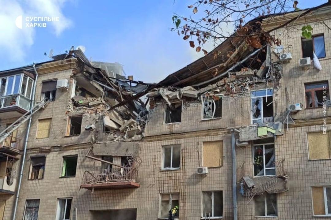 Так виглядит пятиэтажный жилой дом в центре Харькова после ракетных ударов россиян сегодня утром