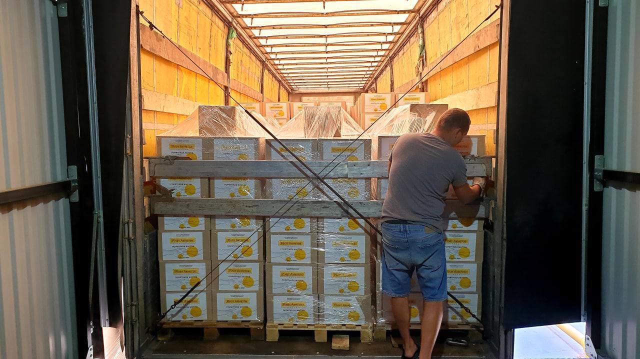 Фонд Рината Ахметова передал в Полтавскую область очередной гуманитарный груз — две сотни наборов с продуктами первой необходимости