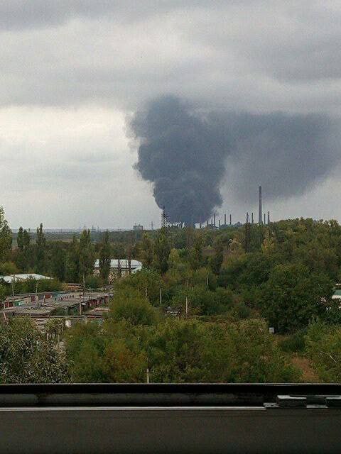 Над Авдеевкой Донецкой области виден густой дым