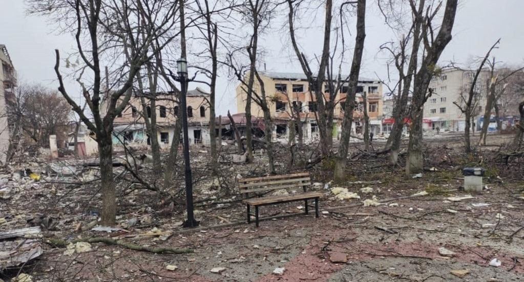 Во время оккупации и боёв за Изюм в городе погибли не менее тысячи мирных жителей, заявил депутат Изюмского городского совета Максим Стрельников