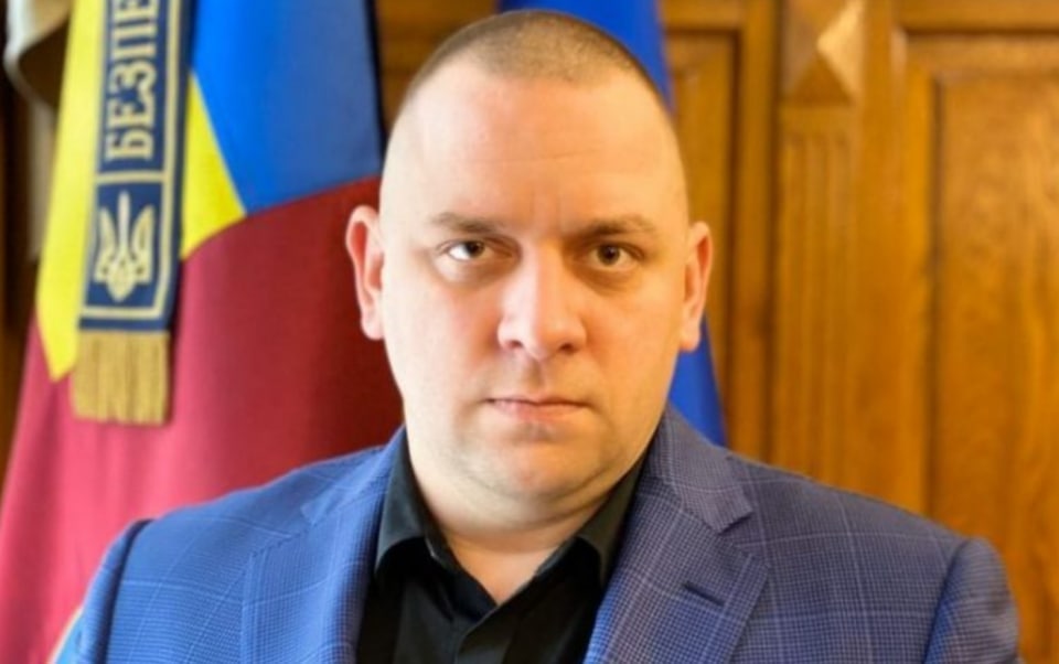 От источников в правоохранительных органах нам стали известны подробности обвинения экс-начальника СБУ в Харьковской области Романа Дудина в госизмене:
