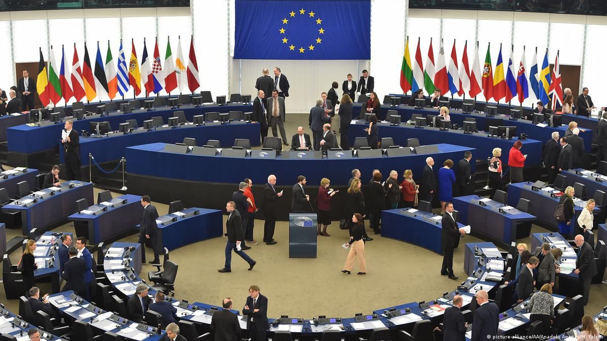 Депутаты Европарламента предложили ввести запрет на выдачу въездных виз военнослужащим из Беларуси и России, а также чиновникам и членам их семей