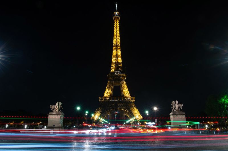 💡 Підсвітку Ейфелевої вежі вимикатимуть раніше задля економії електроенергії