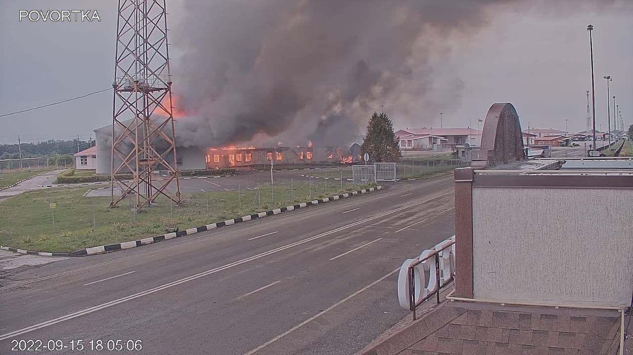 В Белгородской области загорелось здание таможни на границе с Украиной