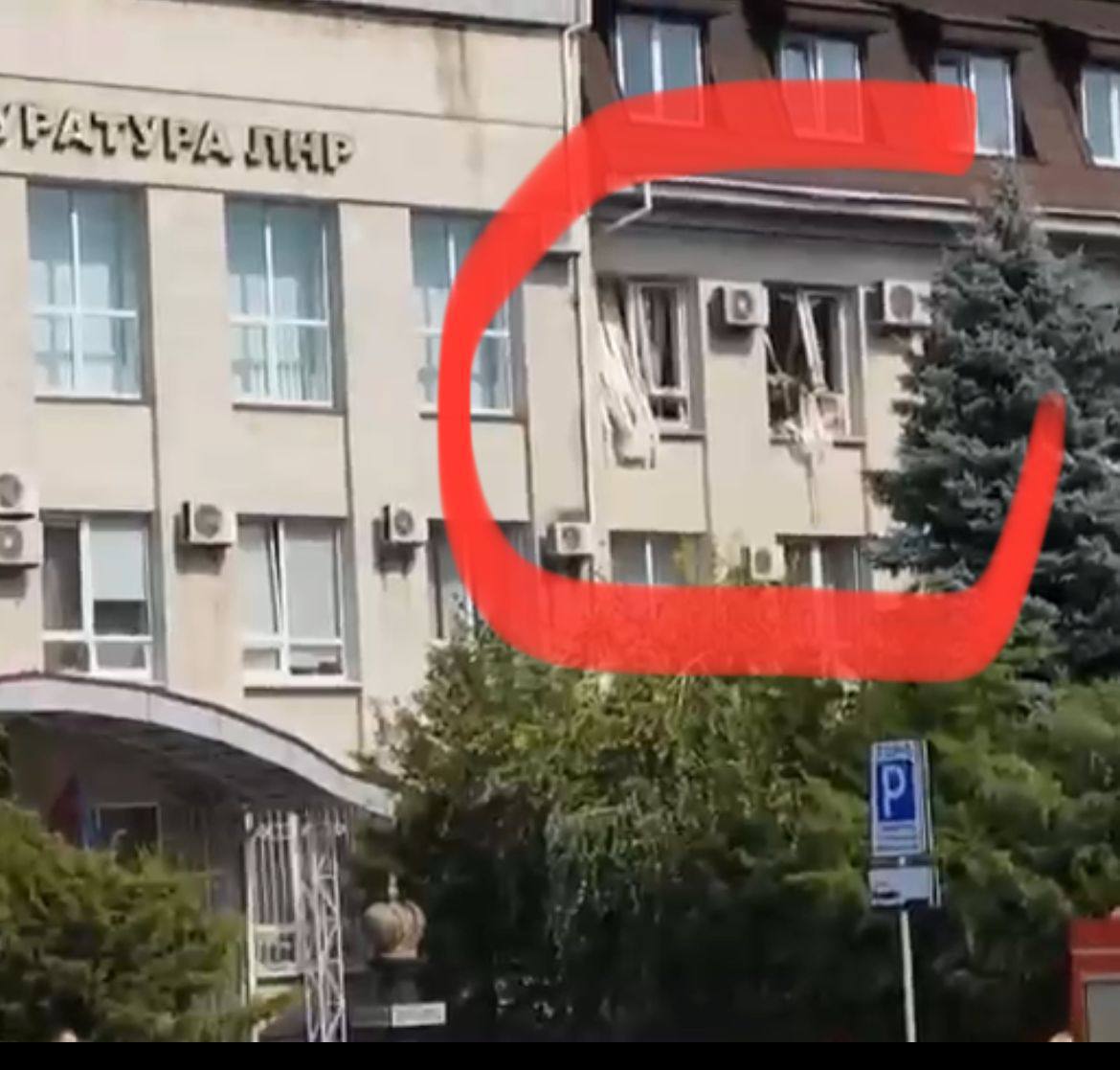 росСМИ сообщают, что взрыв в Луганске прогремел в кабинете "генпрокурора", он ранен