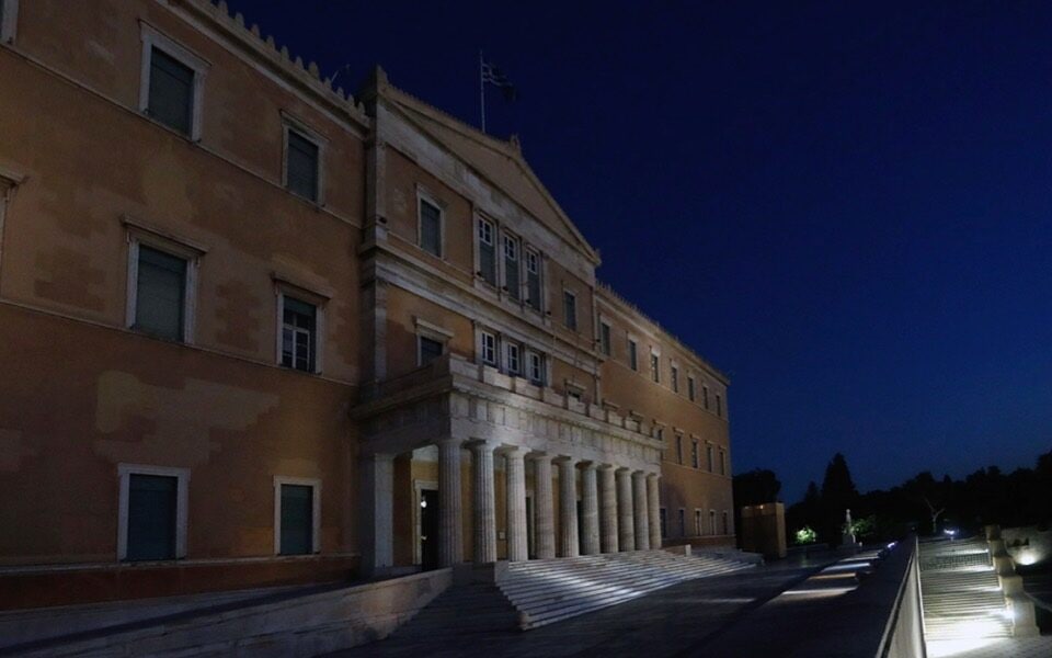 💡 Зовнішнє освітлення грецького парламенту