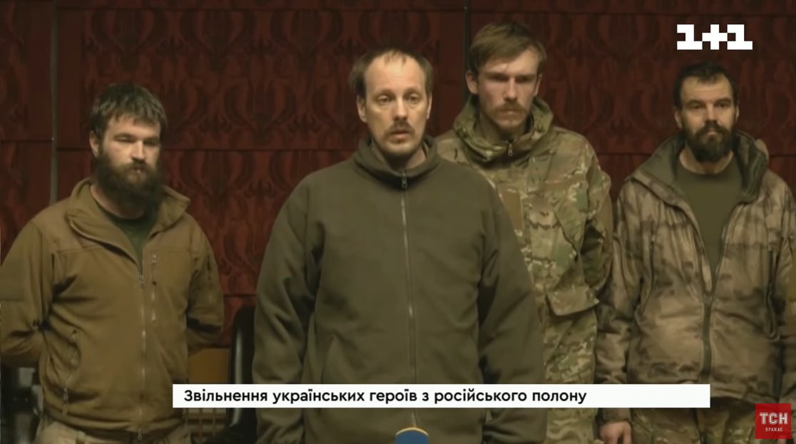 Прямо зараз Володимир Зеленський спілкується зі звільненими військовополоненими