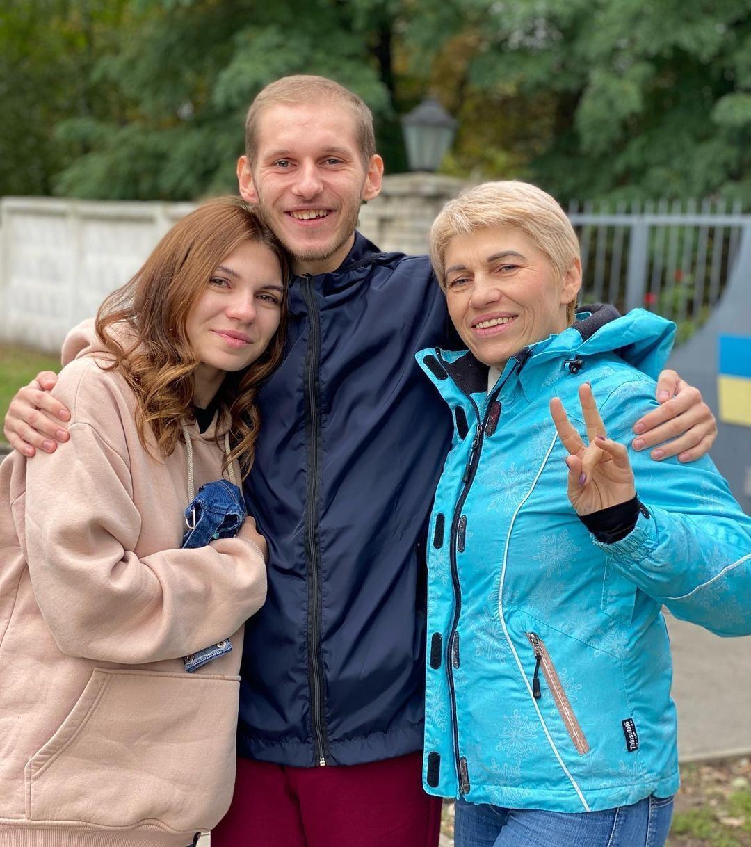 Освобождённый защитник Мариуполя Дмитрий «Орест» Козацкий со своей семьёй