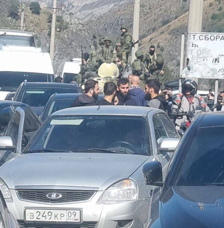 К границе с Грузией приехал БТР с российскими военными