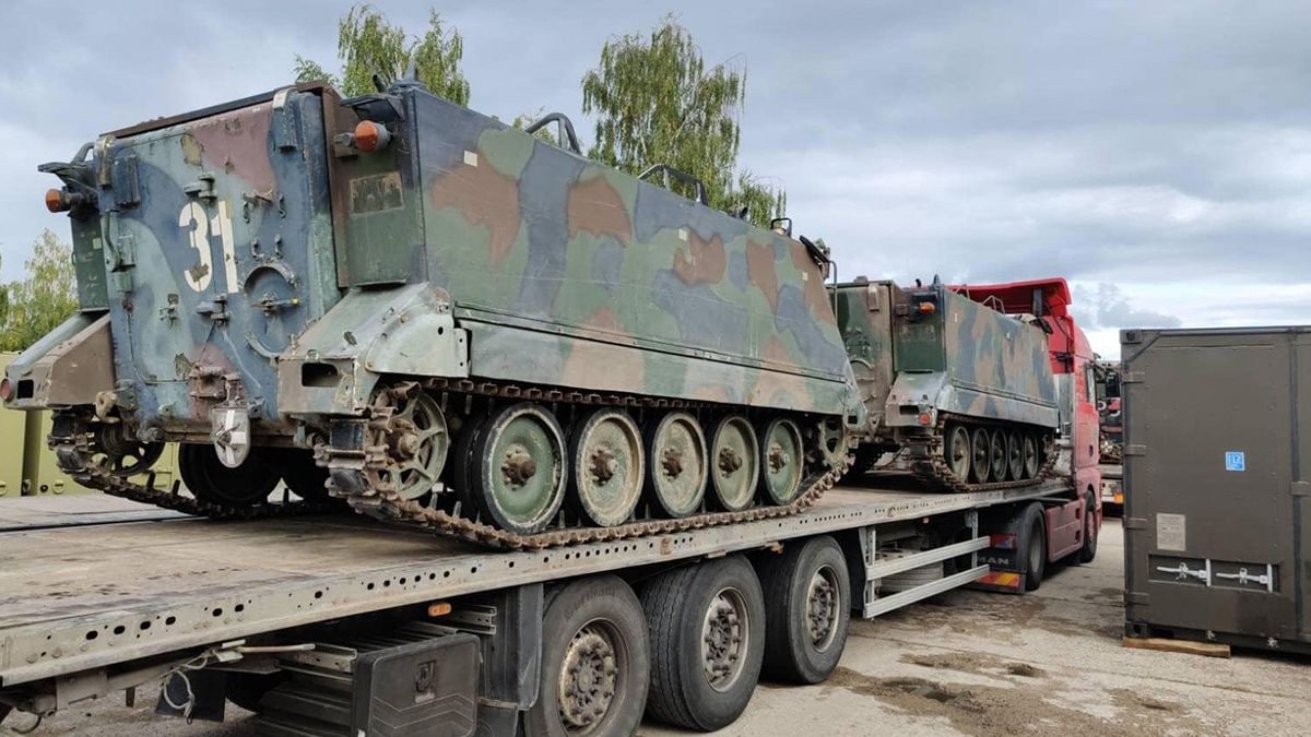 В Украину уже прибыло 50 подаренных Литвой бронетранспортеров М113, — сообщил министр обороны Литвы Арвидас Анушаускас
