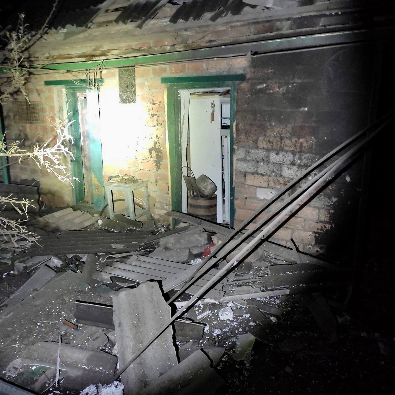 Российские оккупанты ночью обстреляли «Градами» и тяжелой артиллерией Никополь Днепропетровской области