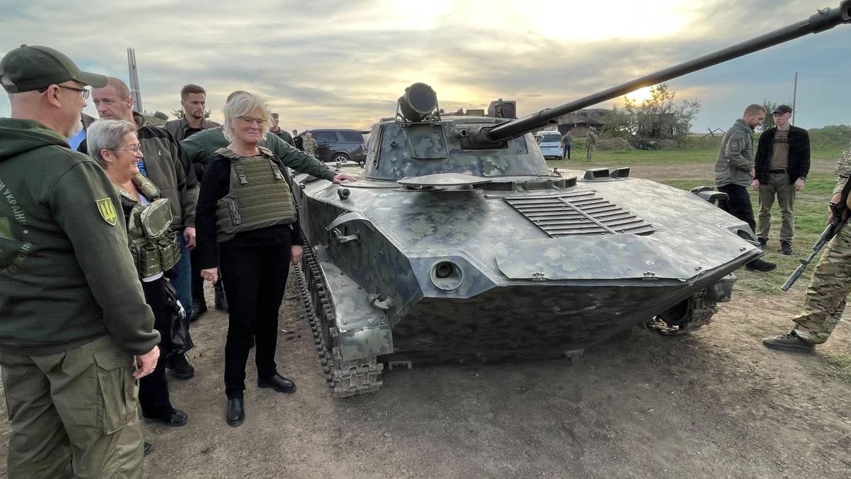 Министр обороны Германии Кристина Ламбрехт внезапно приехала в Одессу