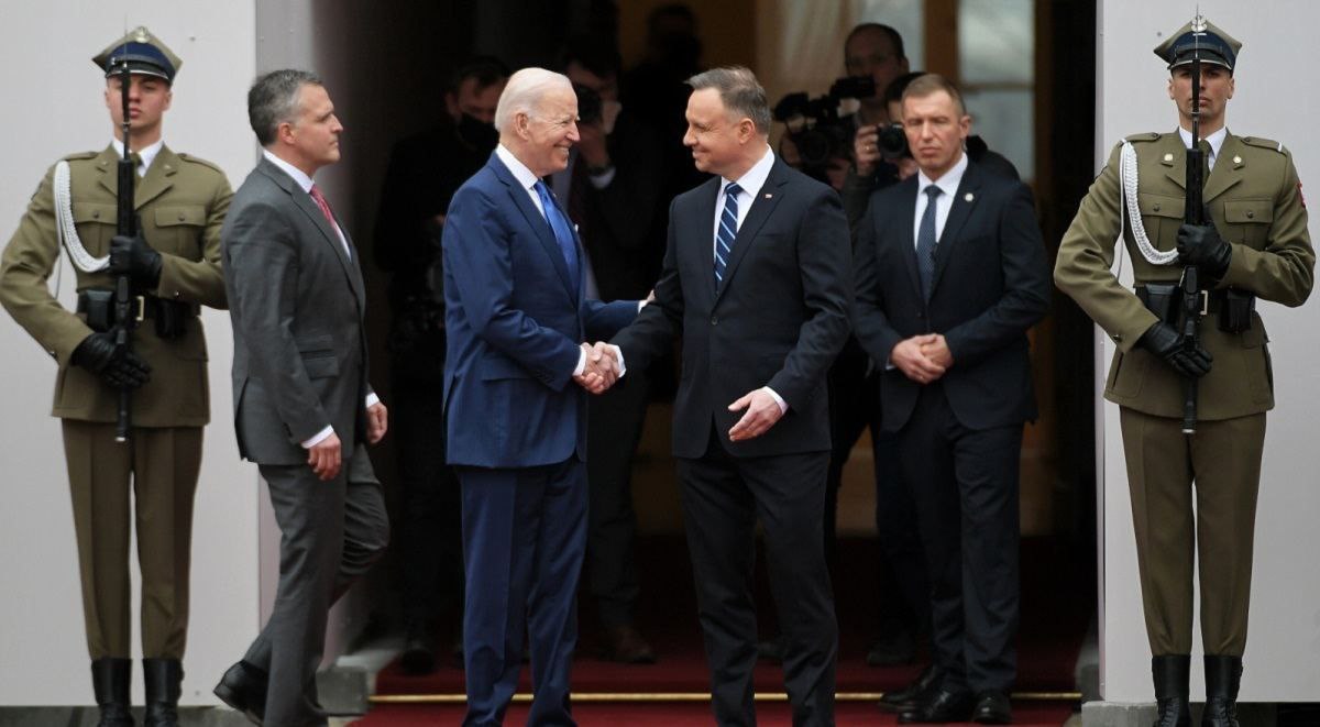 Польша ведет переговоры с США по участию в программе совместного использования ядерного вооружения для противодействия растущим угрозам со стороны РФ — заявил президент Польши Анджей Дуда
