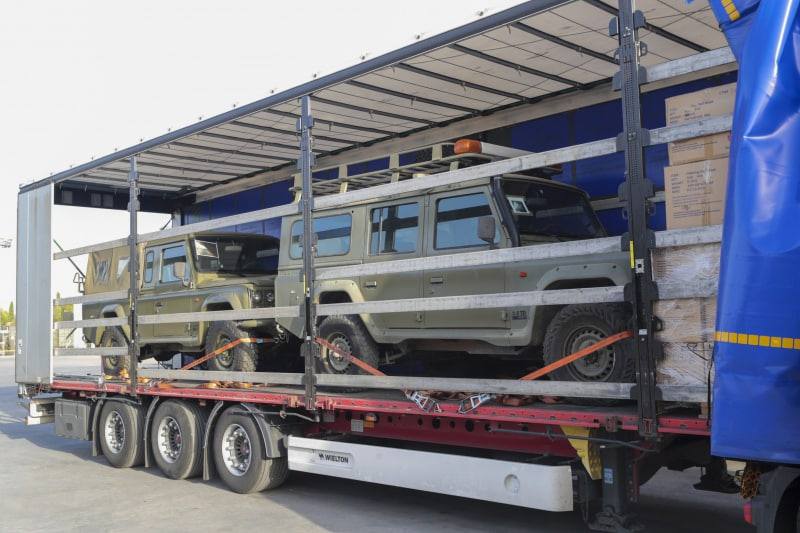 Испания отправила Украине внедорожники, машины
