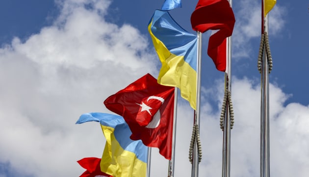 Турция планирует организовать переговоры России и Запада по Украине, — пишет издание Milliyet