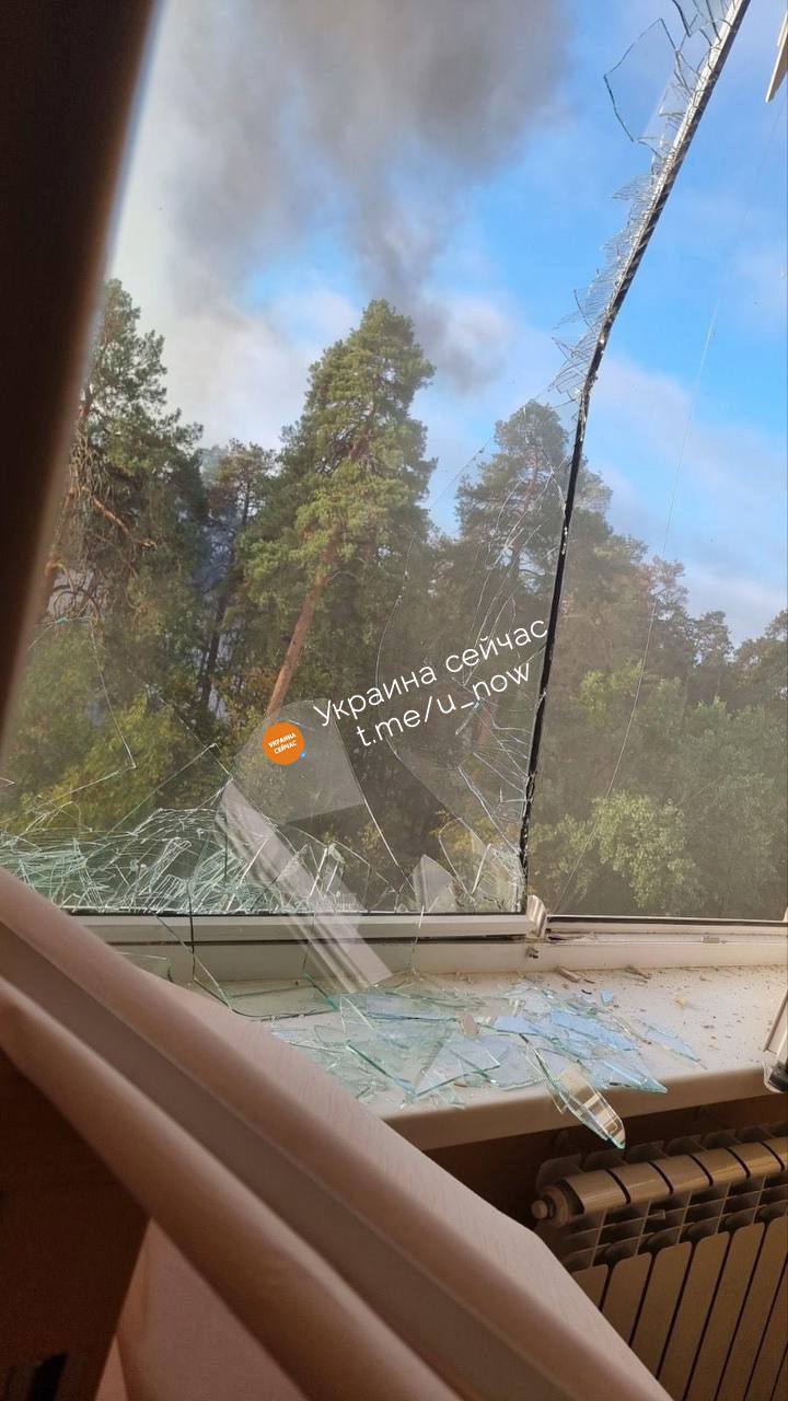 Розбиті вікна та пошкоджене медичне