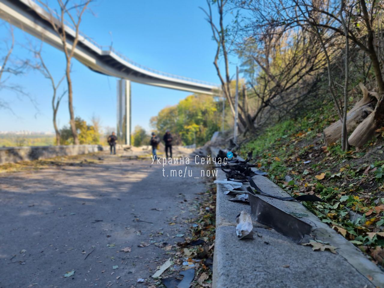 Киев на второй день после прилета: опустевшие улочки, перекрытый пешеходный мост