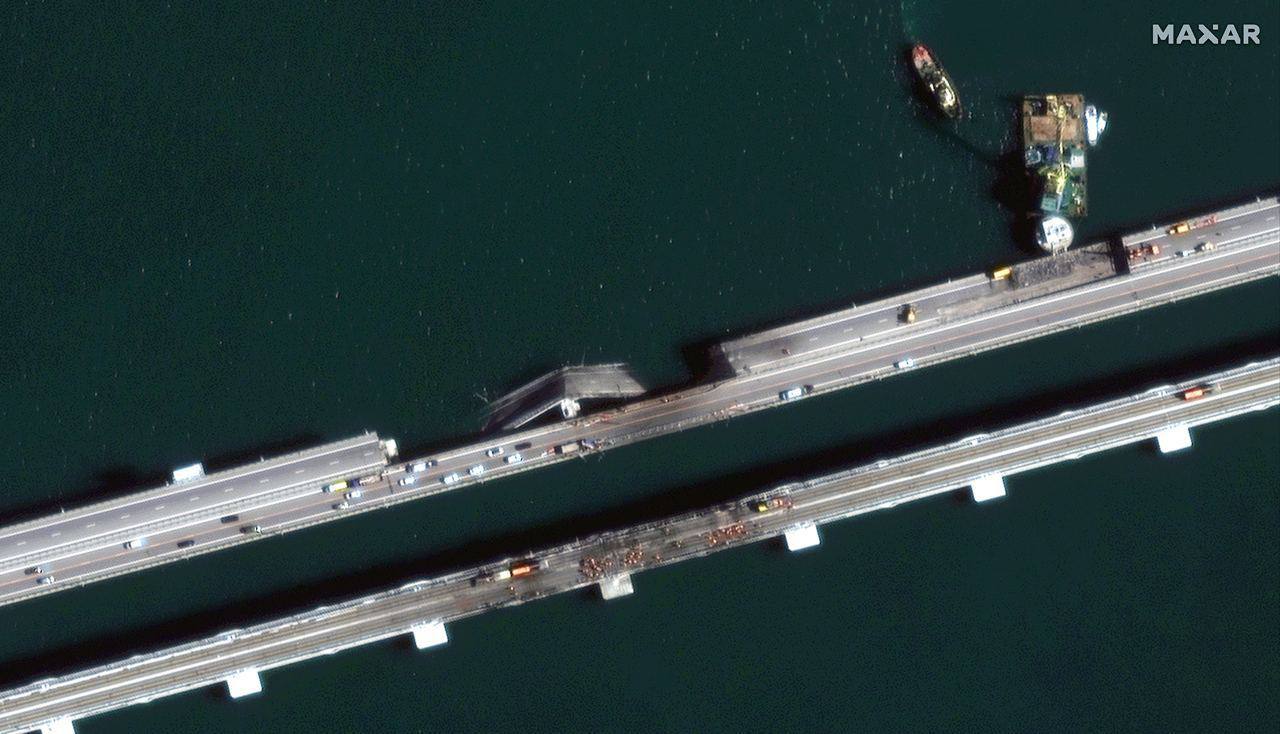 Свіжі супутникові фото Кримського мосту від Maxar Technologies