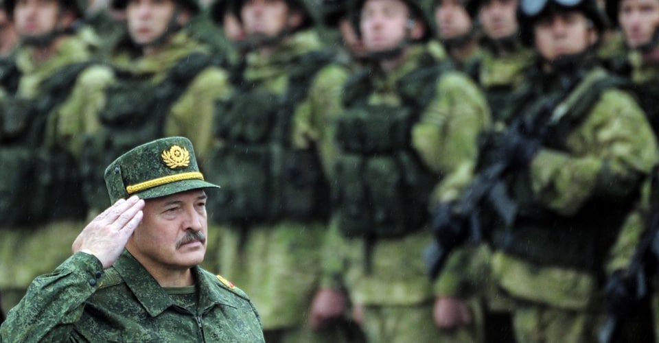 К концу февраля в Беларуси может быть сформирована группировка с участием войск РФ до 120 тысяч человек для подготовки повторного наступления на Украину с севера, — заявил беларусский оппозиционер Пав