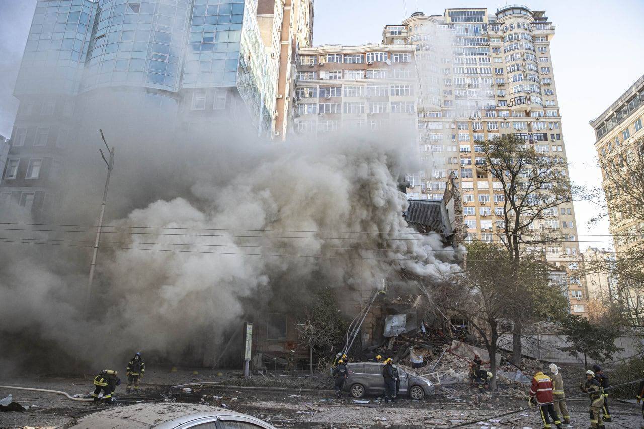 ❗️Ещё фото и видео последствий и прилётов утреннего удара иранских БПЛА по Киеву