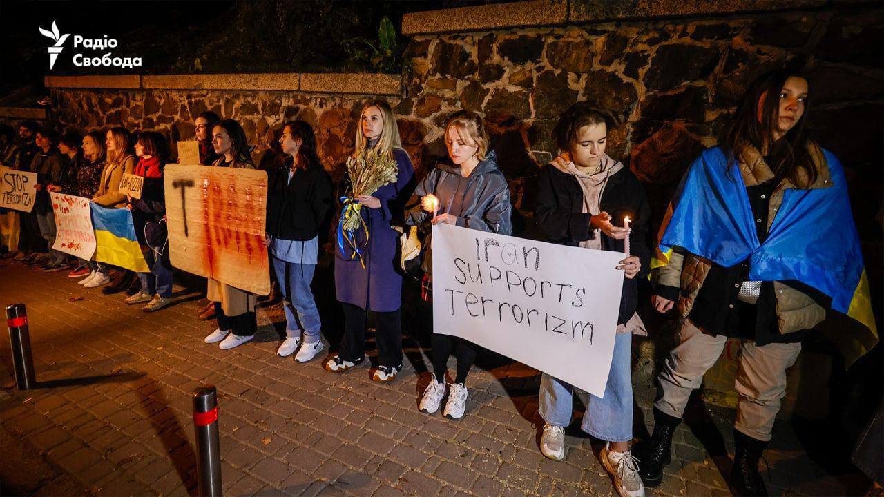 Біля посольства Ірану в Києві проходить акція протесту