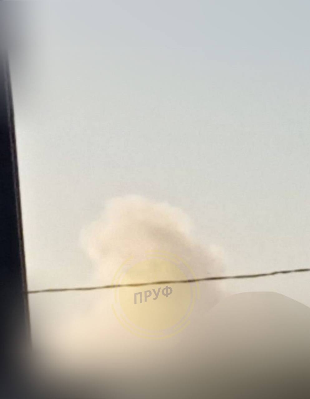 ❗️После взрыва над Днепром поднимается дым