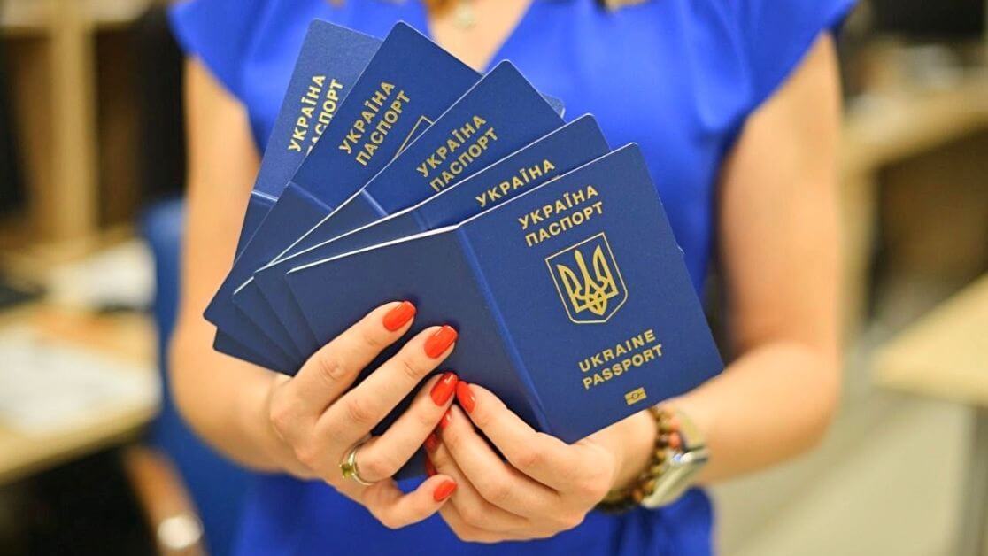С 1 ноября согласно постановлению Кабмина в Украине подорожает срочное оформление внутреннего и заграничного паспортов